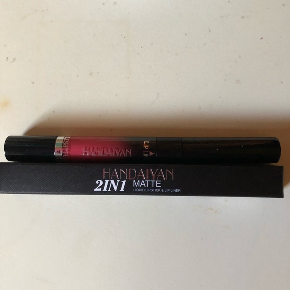 Lip gloss and liner - Picture 1 of 2